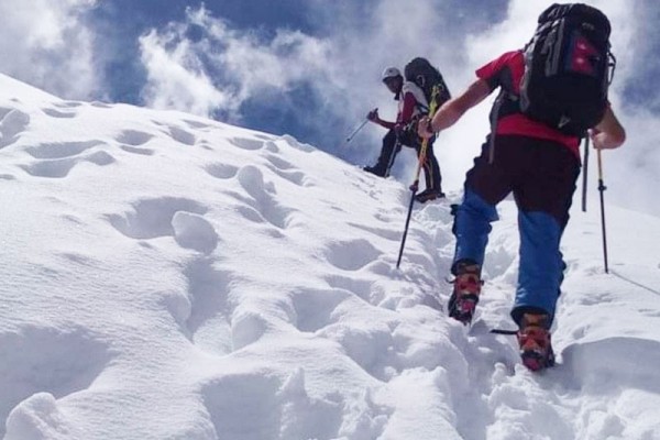 climbing mera peak 6,470 meter